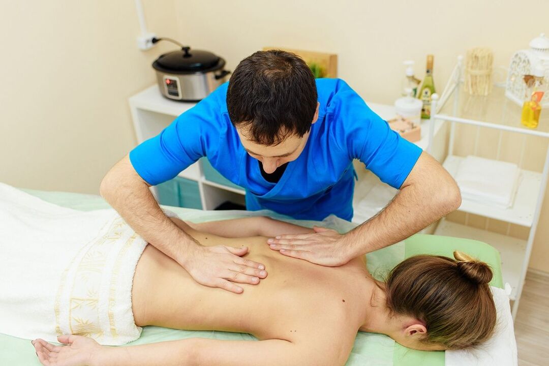 Séance de massage avec un spécialiste