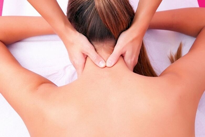 Massage du cou pour l'ostéochondrose